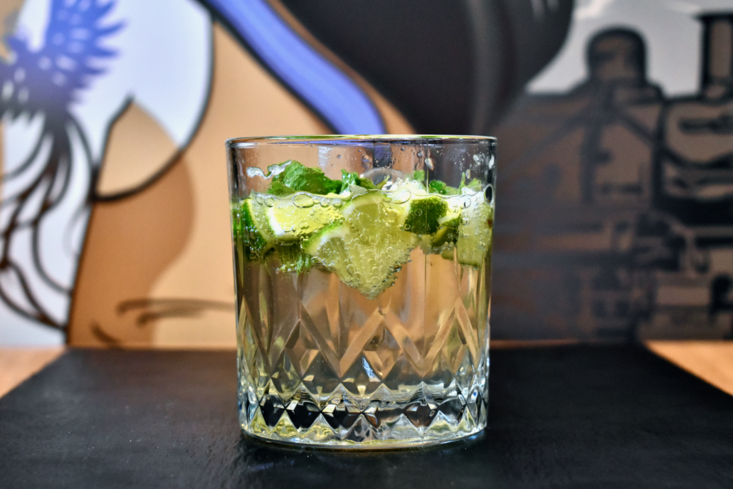 Coktail maison blue factory - chateau thebaud restaurant BBQ