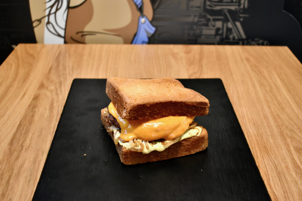 Cheese Burger Steak Haché d'Angus Blue Factory Restaurant BBQ Barbecue Chateau-Thébaud