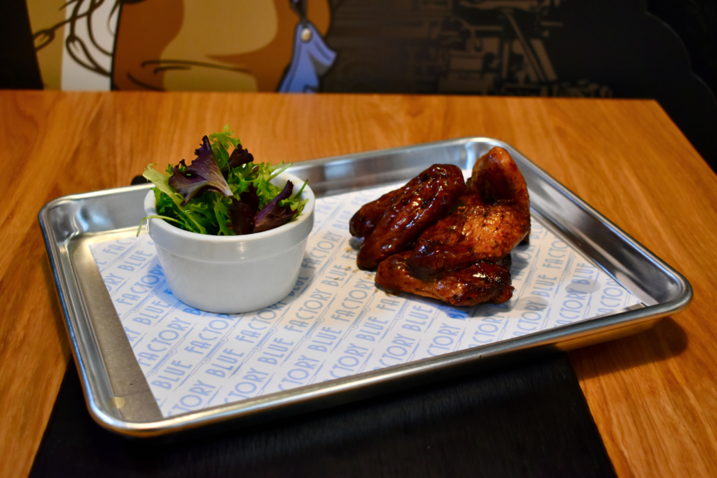 Chicken Wings Barbecue Bowl Blue Factory Restaurant BBQ Barbecue Chateau-Thébaud