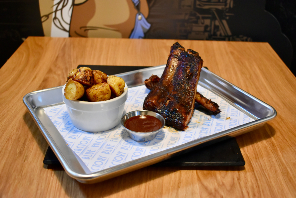 Ribbs Barbecue Bowl Blue Factory Restaurant BBQ Barbecue Chateau-Thébaud